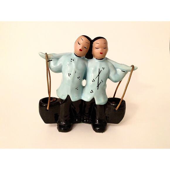 Vintage 1950s Asian Couple Carrying Water Buckets Figurine or Mini Planter - Picture 9 of 9